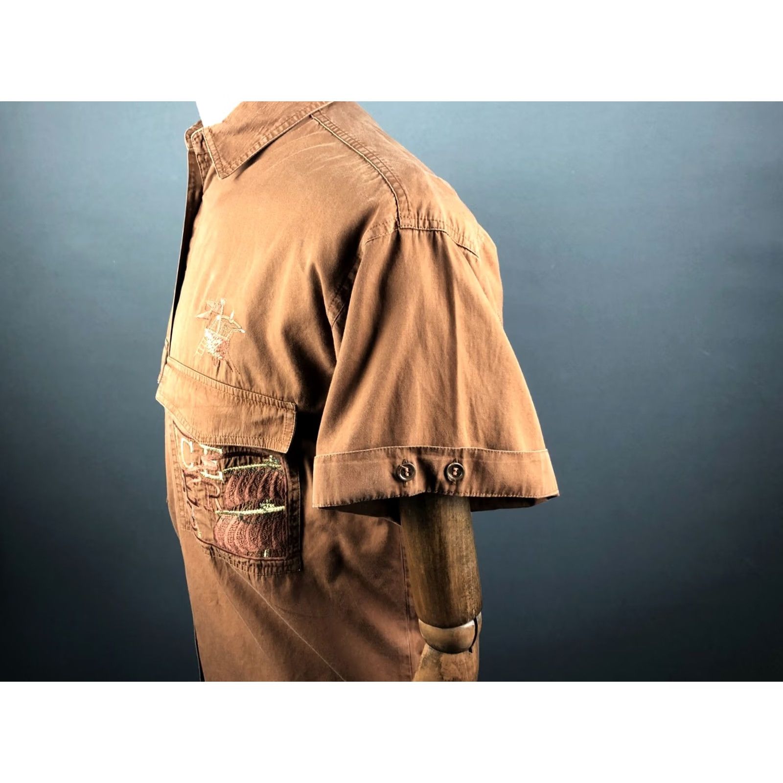 Vintage Iceberg Shirt Men 42 Brown Cotton Short Sleeve Button-Up Collared Chest Pockets Logo Embroidered Vintage No (Regular) Size US XL / EU 56 / 4 - 6 Thumbnail