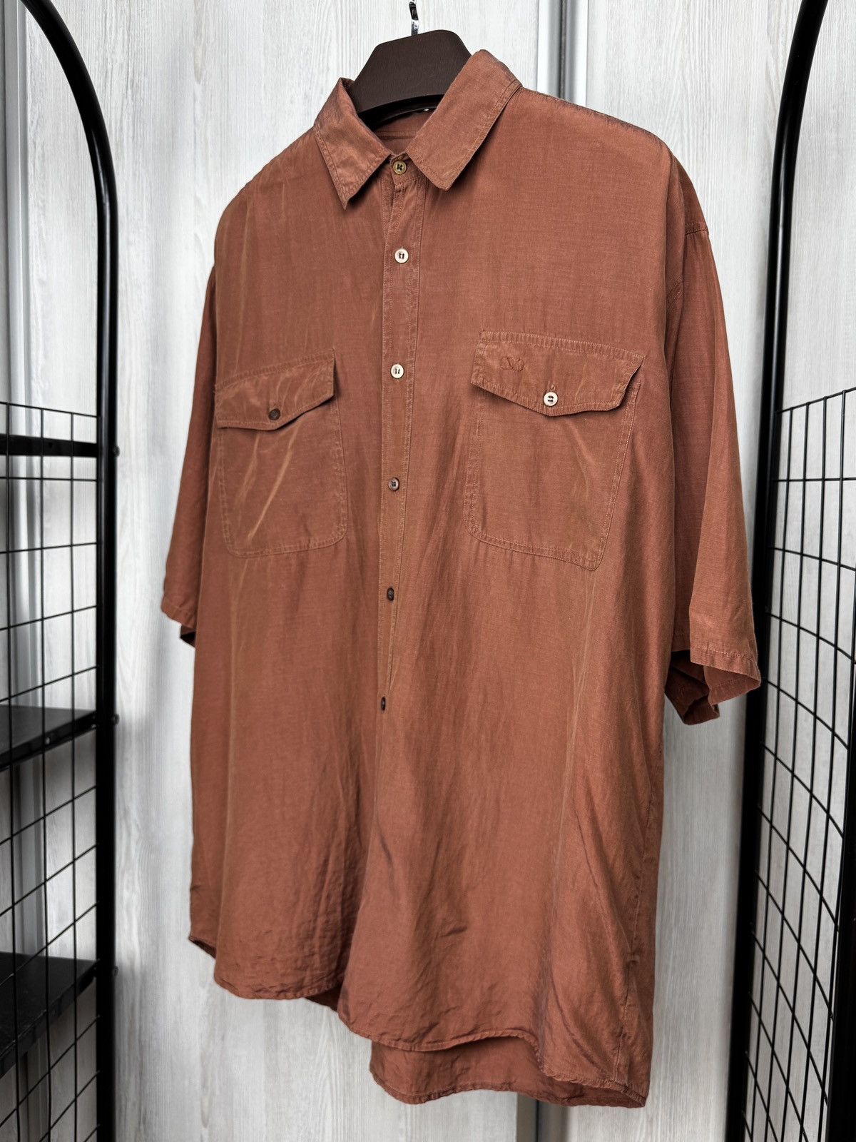 Valentino Valentino Uomo vintage brown rare silk ss shirt size XL Size US XL / EU 56 / 4 - 7 Thumbnail