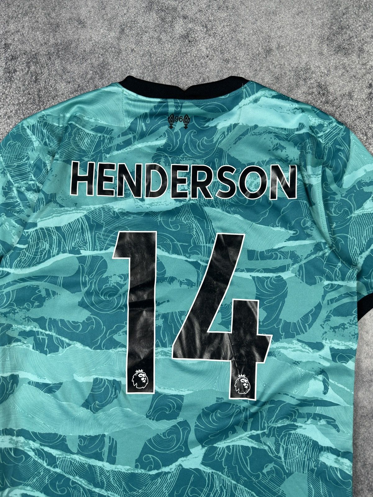 Nike Nike Liverpool 14 Henderson soccer jersey Streetwear rare M Size US M / EU 48-50 / 2 - 2 Thumbnail