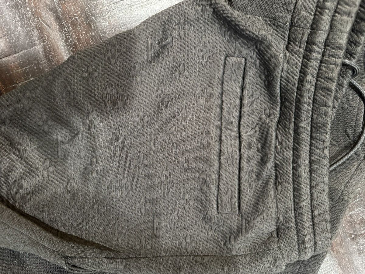 Louis Vuitton Louis Vuitton monogram embossed track pants black Size US 33 - 9 Thumbnail