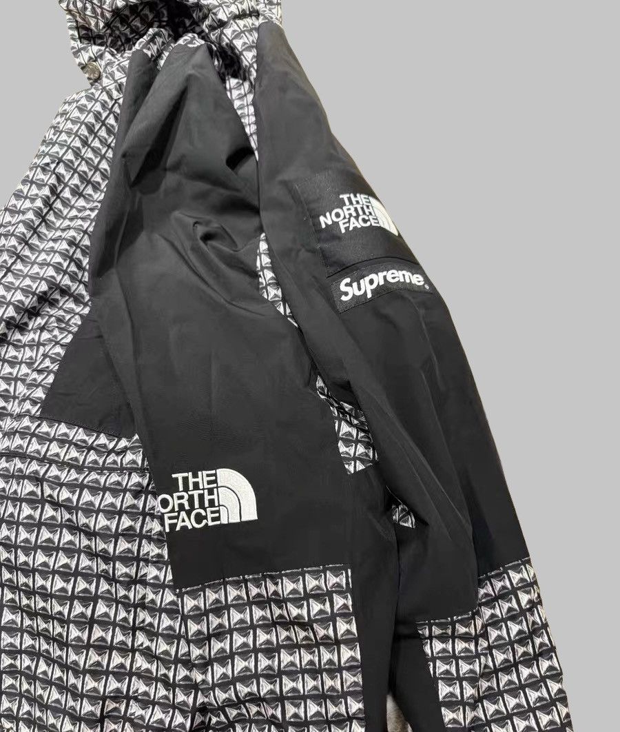 Supreme × The North Face Supreme X The North Face Studded Mountain Light Jacket Size US L / EU 52-54 / 3 - 4 Thumbnail