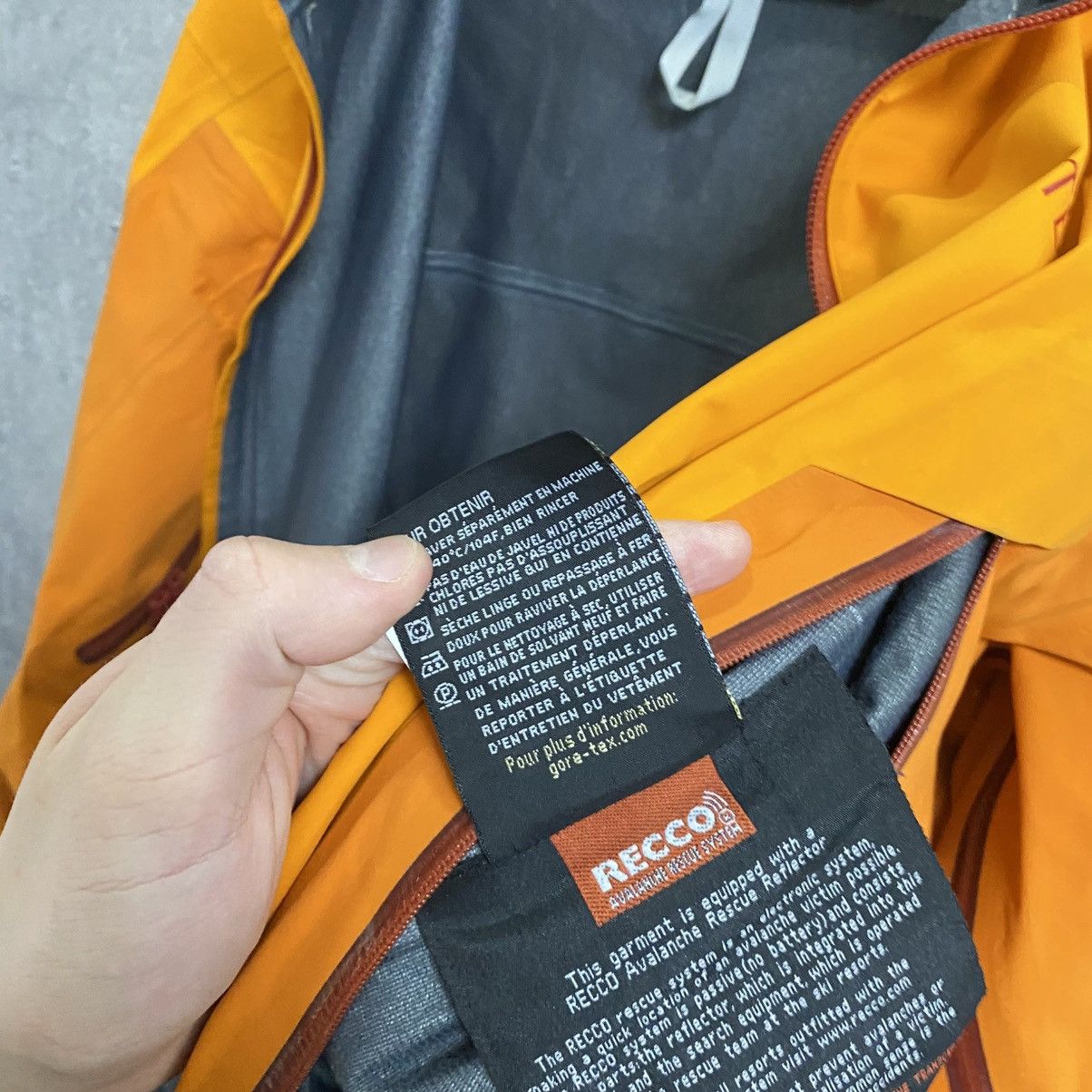 Arc'teryx Men's Arcteryx Beta Gore-Tex Jacket Recco Gorpcore Size US L / EU 52-54 / 3 - 23 Thumbnail