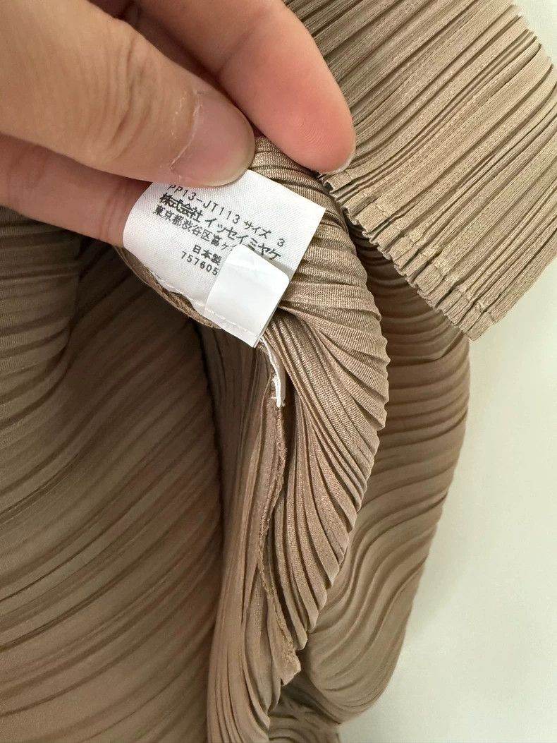 Issey Miyake Issey Miyake size:3 Beige pleated dress Size XS / US 0-2 / IT 36-38 - 4 Thumbnail