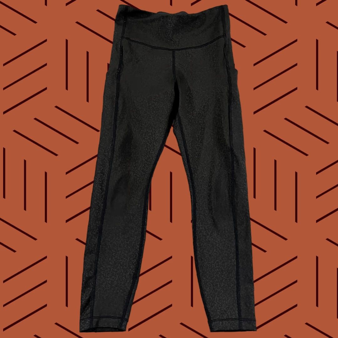 Athleta ATHLETA Womens XS Ultimate Stash Embossed 7/8 Length Capri Tight Black Yoga Gym Size 26" / US 2 / IT 38 - 1 Thumbnail