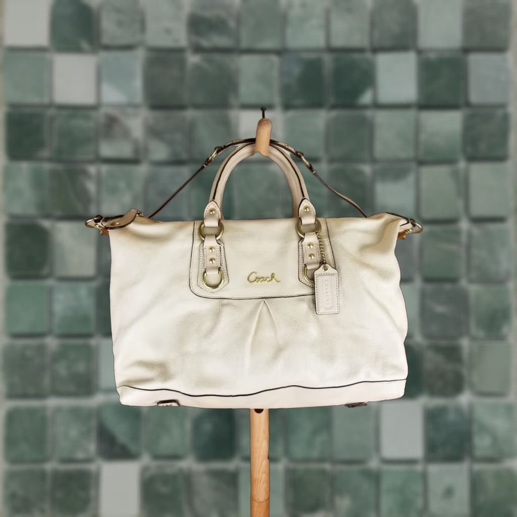 Coach VINTAGE COACH BEIGE LEATHER SHOULDER HAND BAG SZ 18'X10'X7' F15447 Size ONE SIZE - 1 Thumbnail