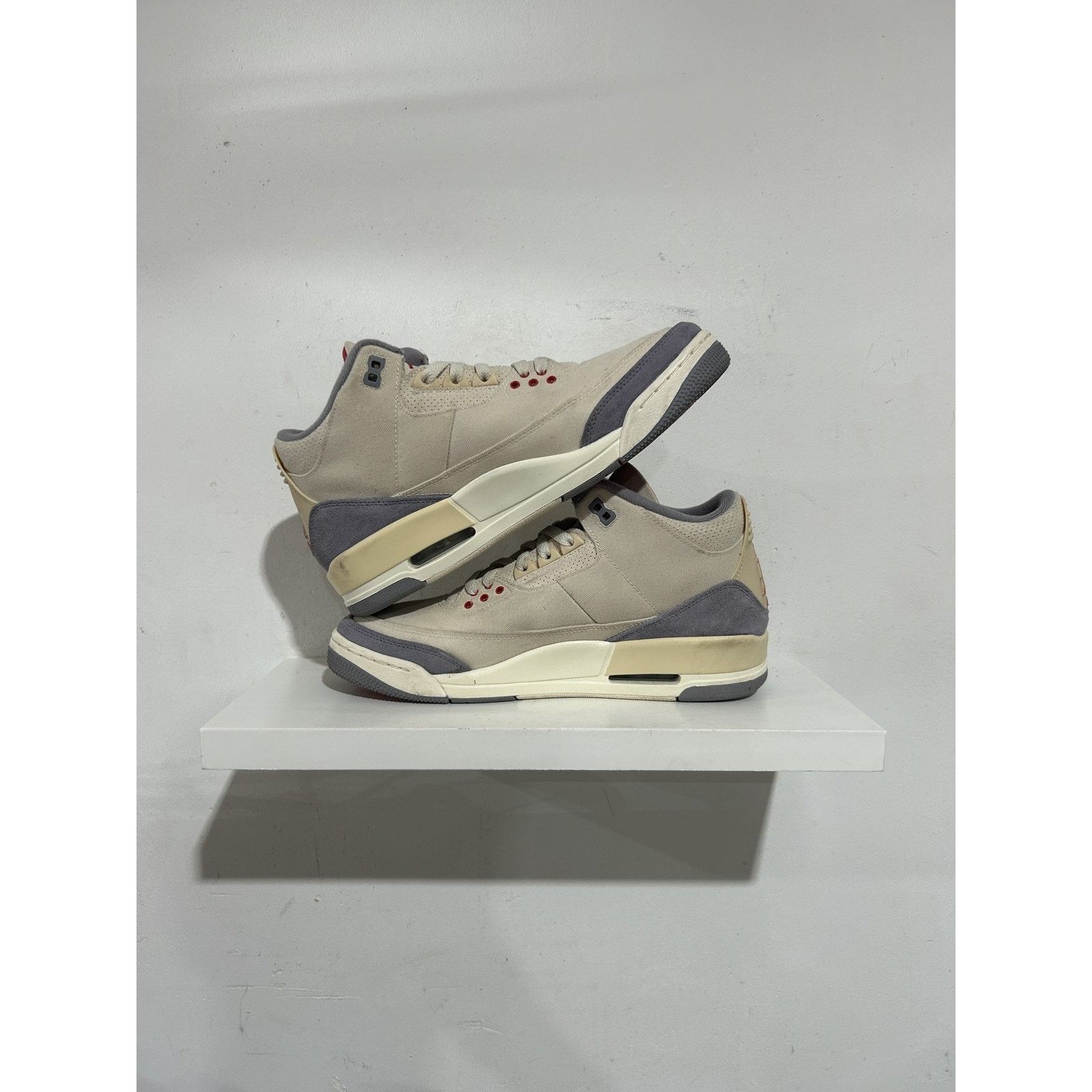Jordan Brand NIKE JORDAN 3 MUSLIN 10 PREOWNED Size US 10 / EU 43 - 2 Thumbnail