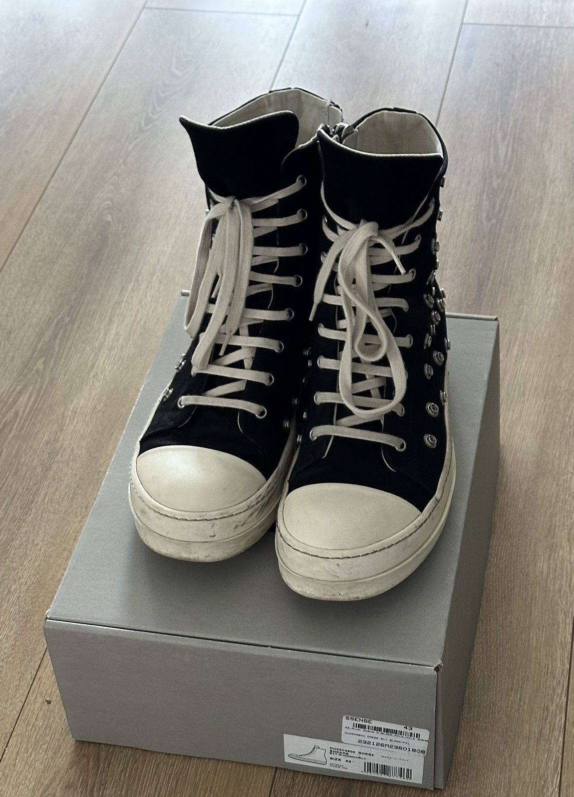 Gucci men’s slip ons (bee and star)