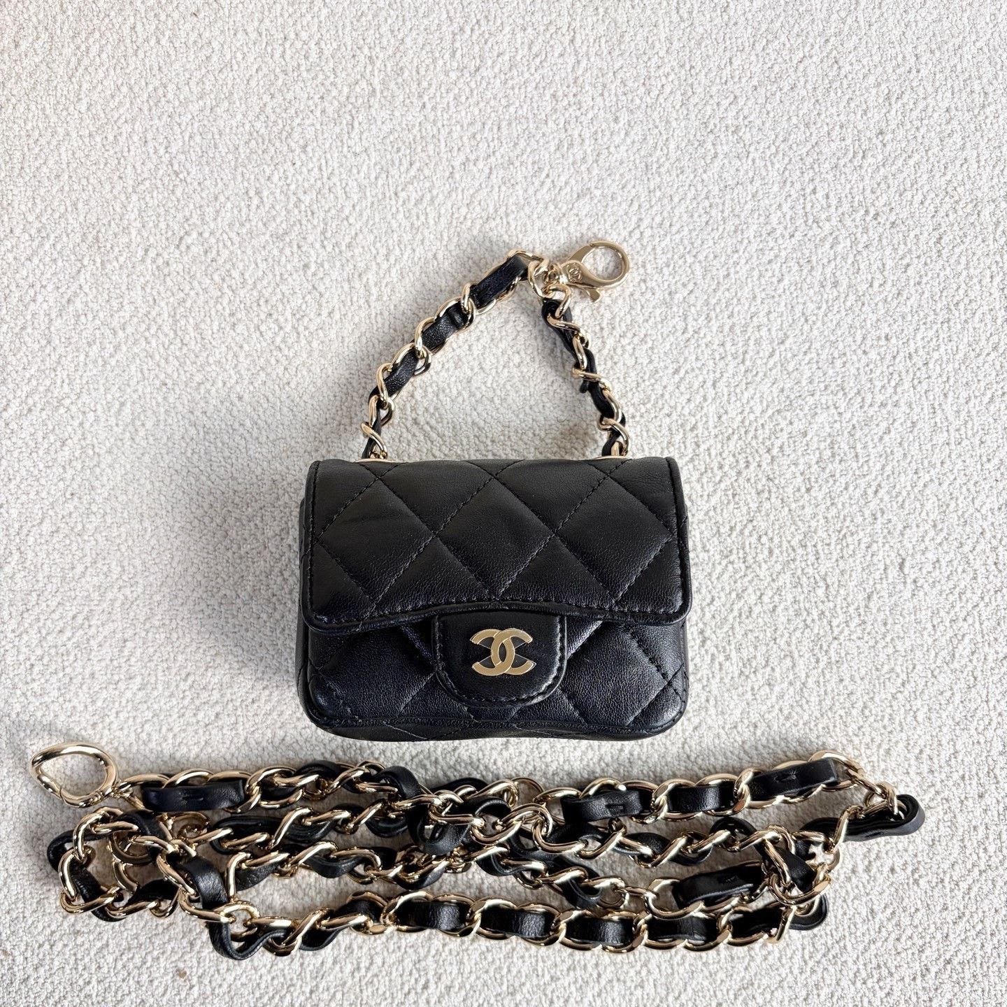 Chanel Pre-loved Bag Very good condition Size ONE SIZE - 1 Thumbnail