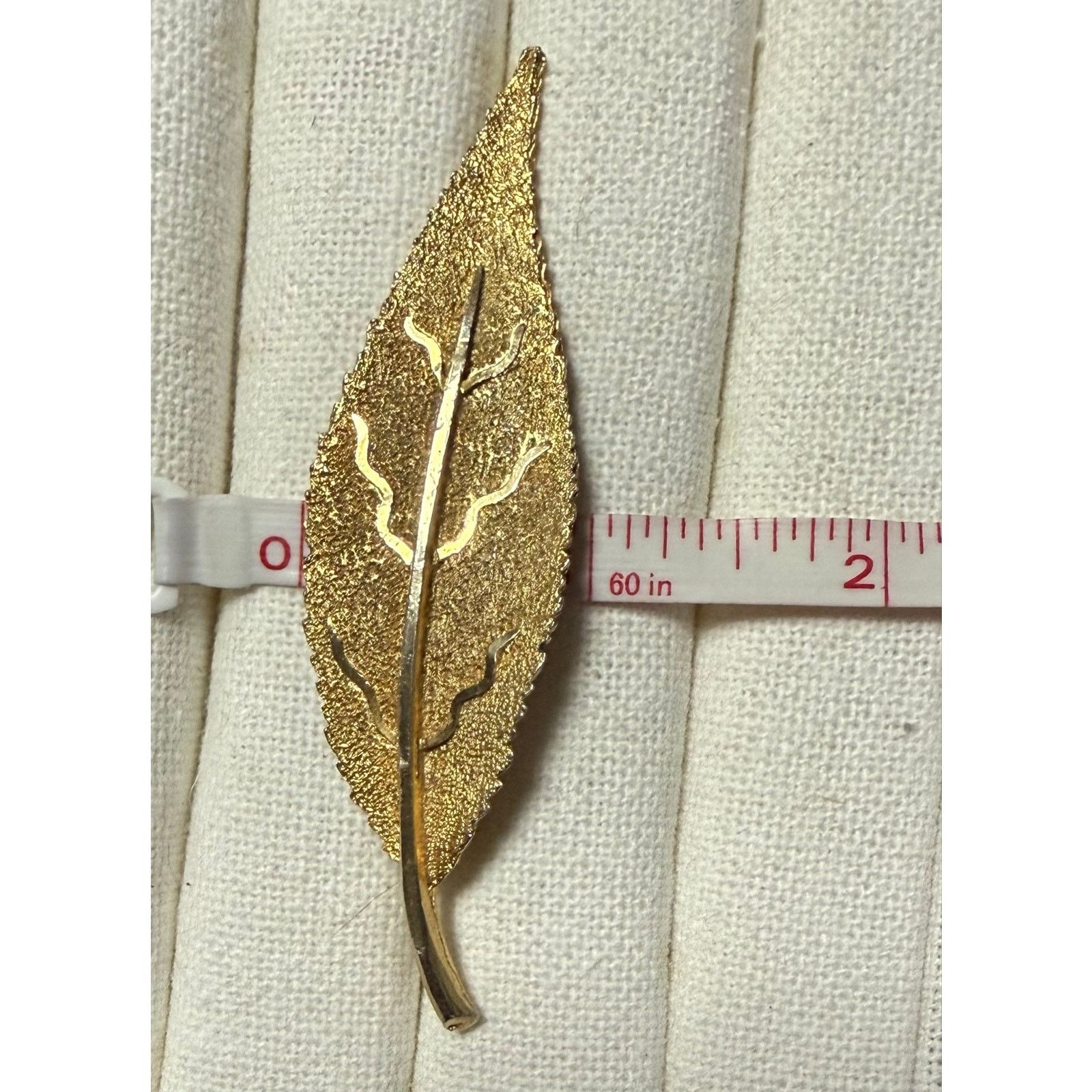 Vintage Vintage 1960s BSK Gold Tone Textured Leaf Brooch Pin Nature Size ONE SIZE - 4 Thumbnail