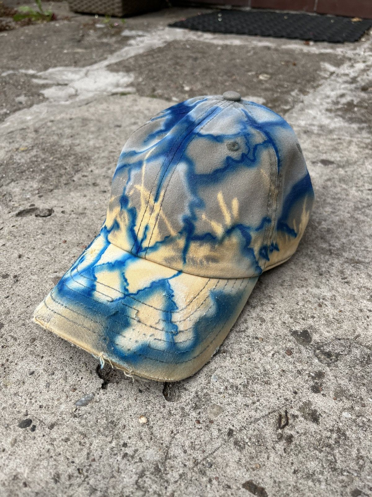 Japanese Brand Custom 1/1 Dad Cap Gull Color Bleach and airbrush Size ONE SIZE - 4 Thumbnail