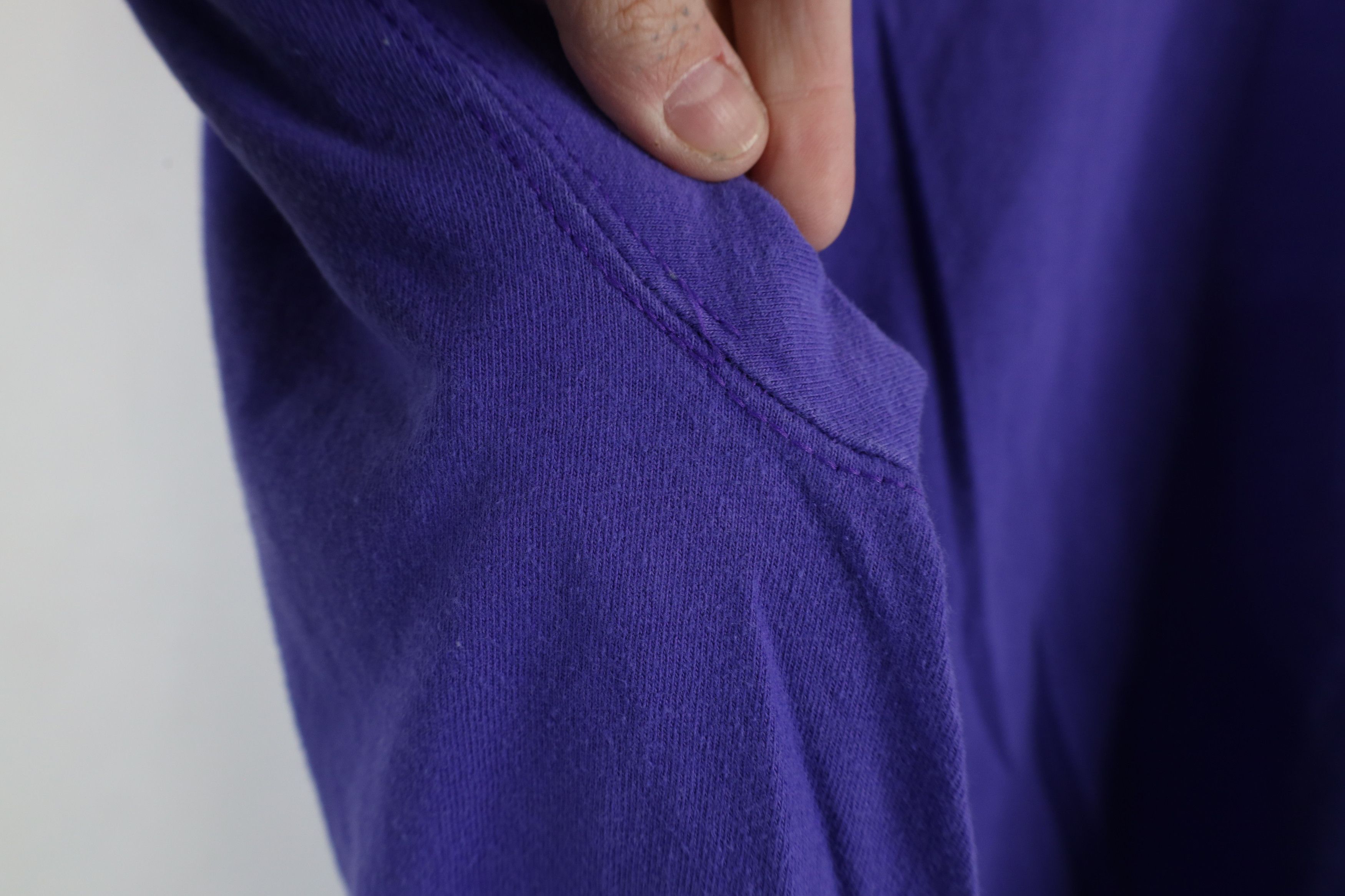 Vintage Vintage 90s Streetwear Heavyweight Cotton T-Shirt Purple Size US L / EU 52-54 / 3 - 5 Thumbnail