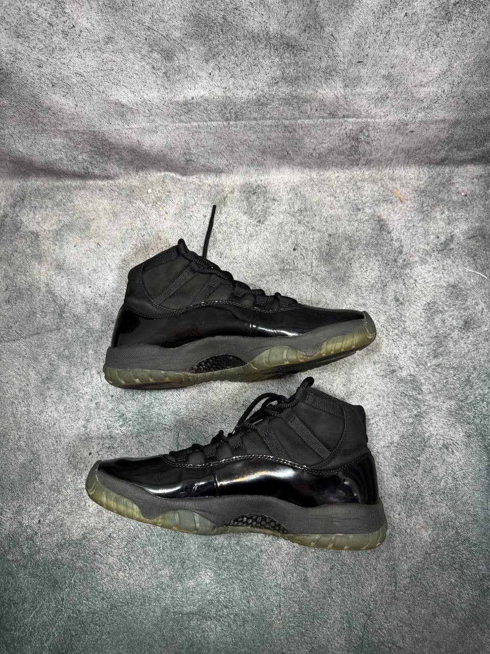 Jordan Brand Size 9.5 | Jordan 11 Cap and Gown No Box | Pre-Owned Size US 9.5 / EU 42-43 - 7 Thumbnail