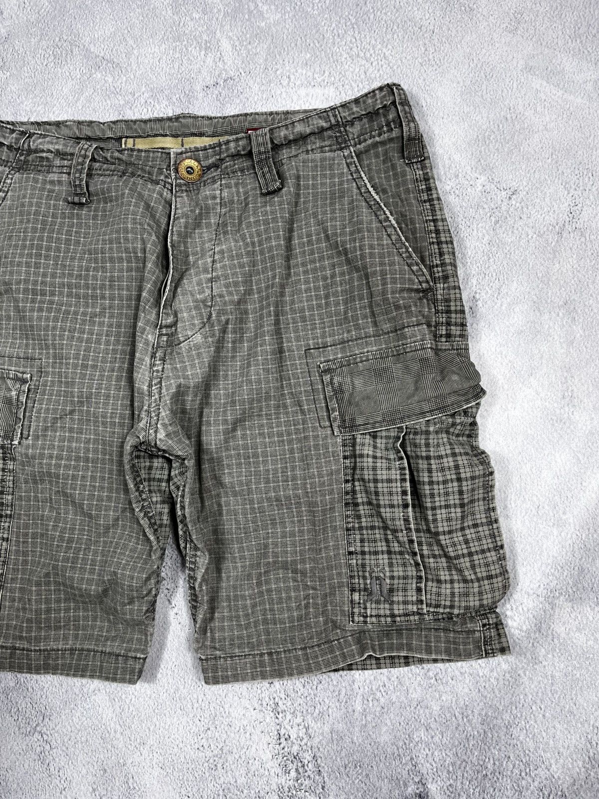 Other Vintage Y2K check cargo faded shorts streetwear size M Size US 32 / EU 48 - 3 Thumbnail
