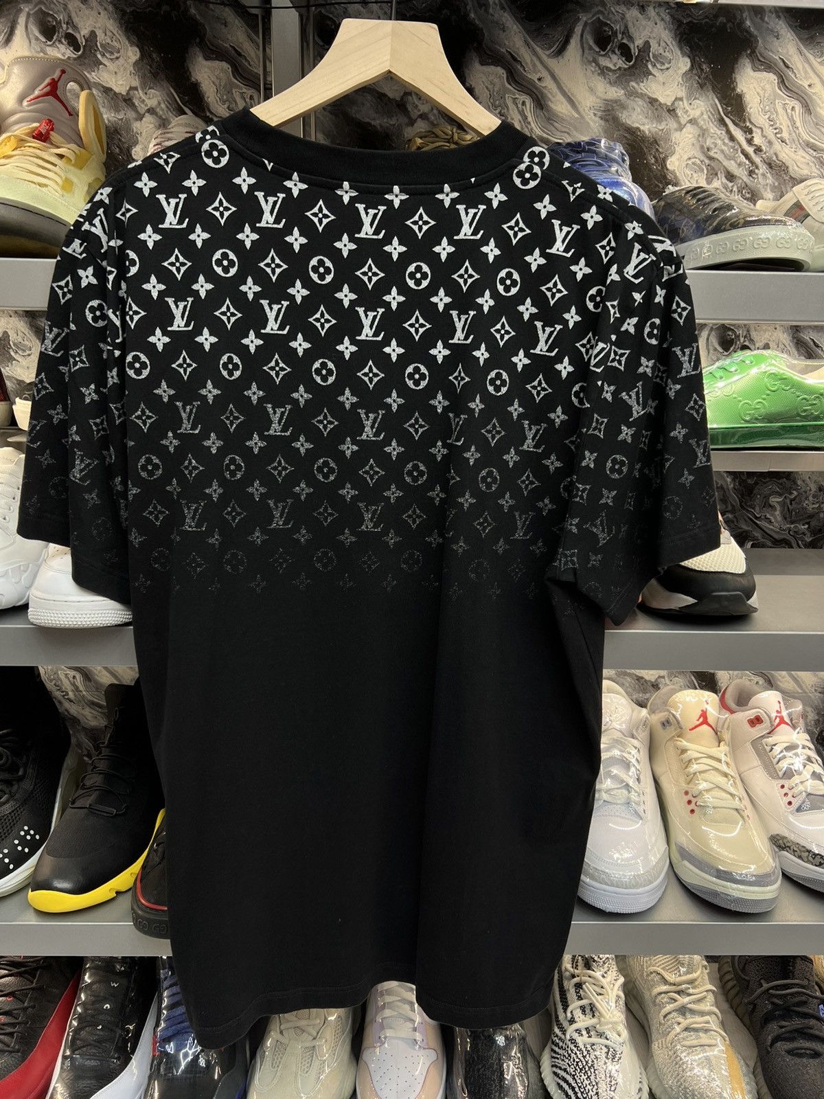 Louis Vuitton Louis Vuitton Gradient Black Tee Size US XL / EU 56 / 4 - 2 Thumbnail