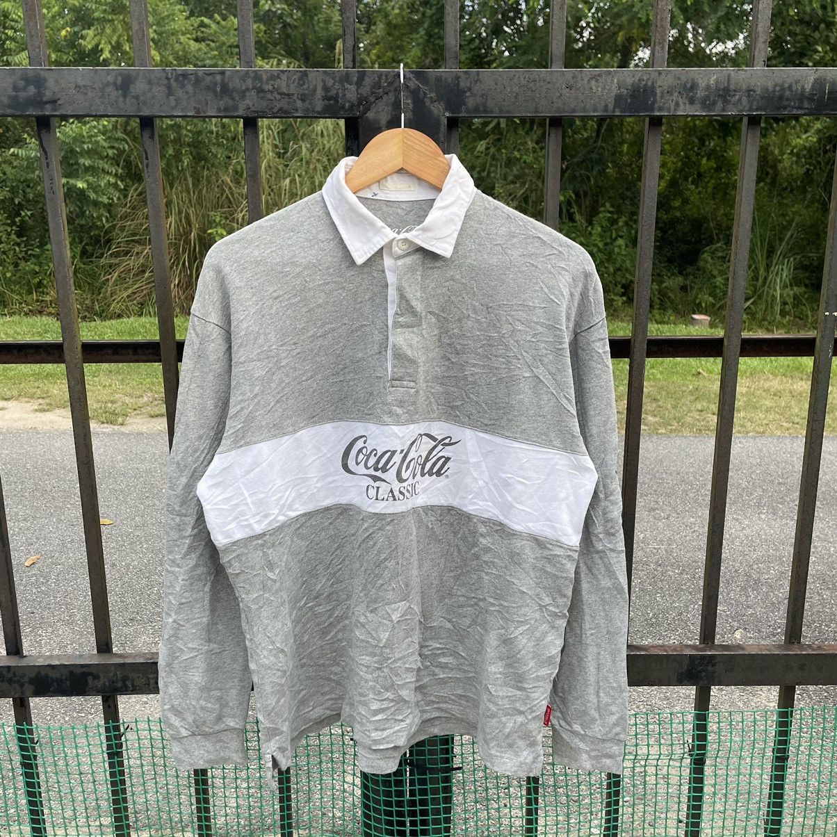 Coca Cola × GU 🔥Coca Cola Classic Big Spellout Polos Rugby Shirts Size US L / EU 52-54 / 3 - 1 Thumbnail