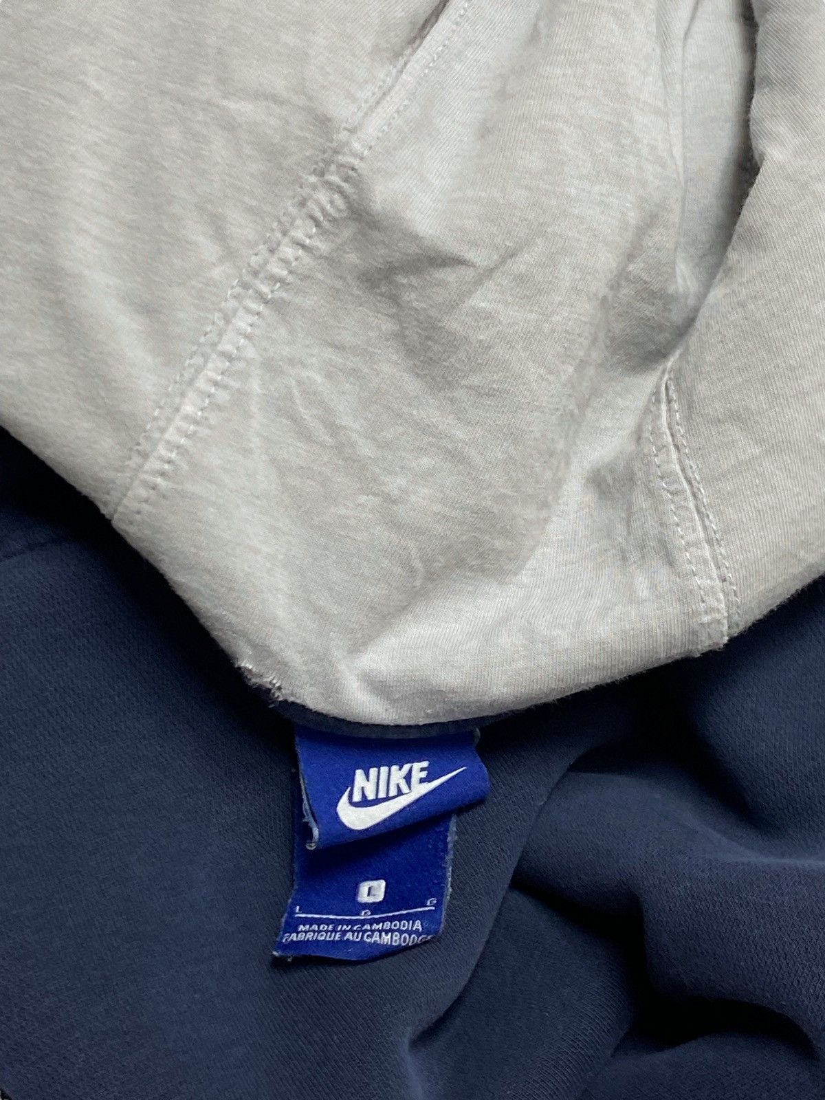 Nike Vintage NIKE Navy Distressed Hoodie Big Logo Size US L / EU 52-54 / 3 - 3 Thumbnail