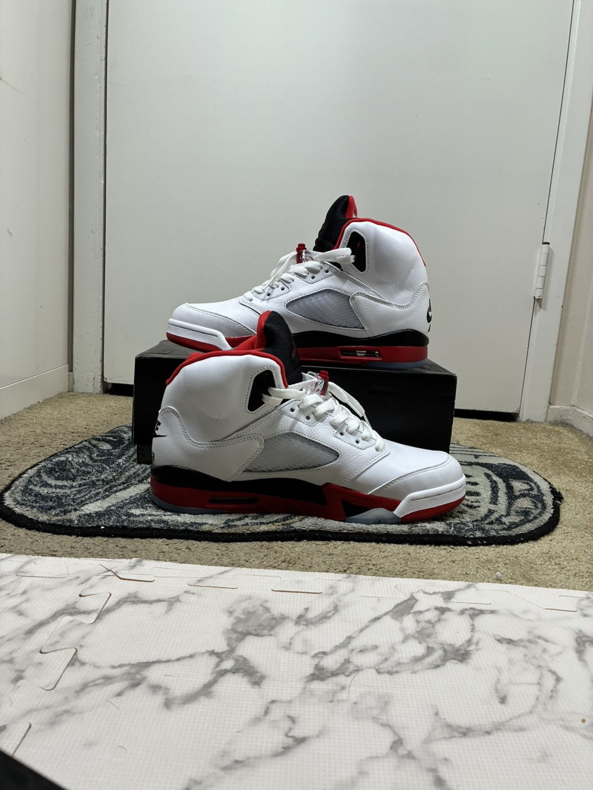Jordan Brand Jordan retro 5 fire red 2025 size 11 Size US 11 / EU 44 - 3 Thumbnail