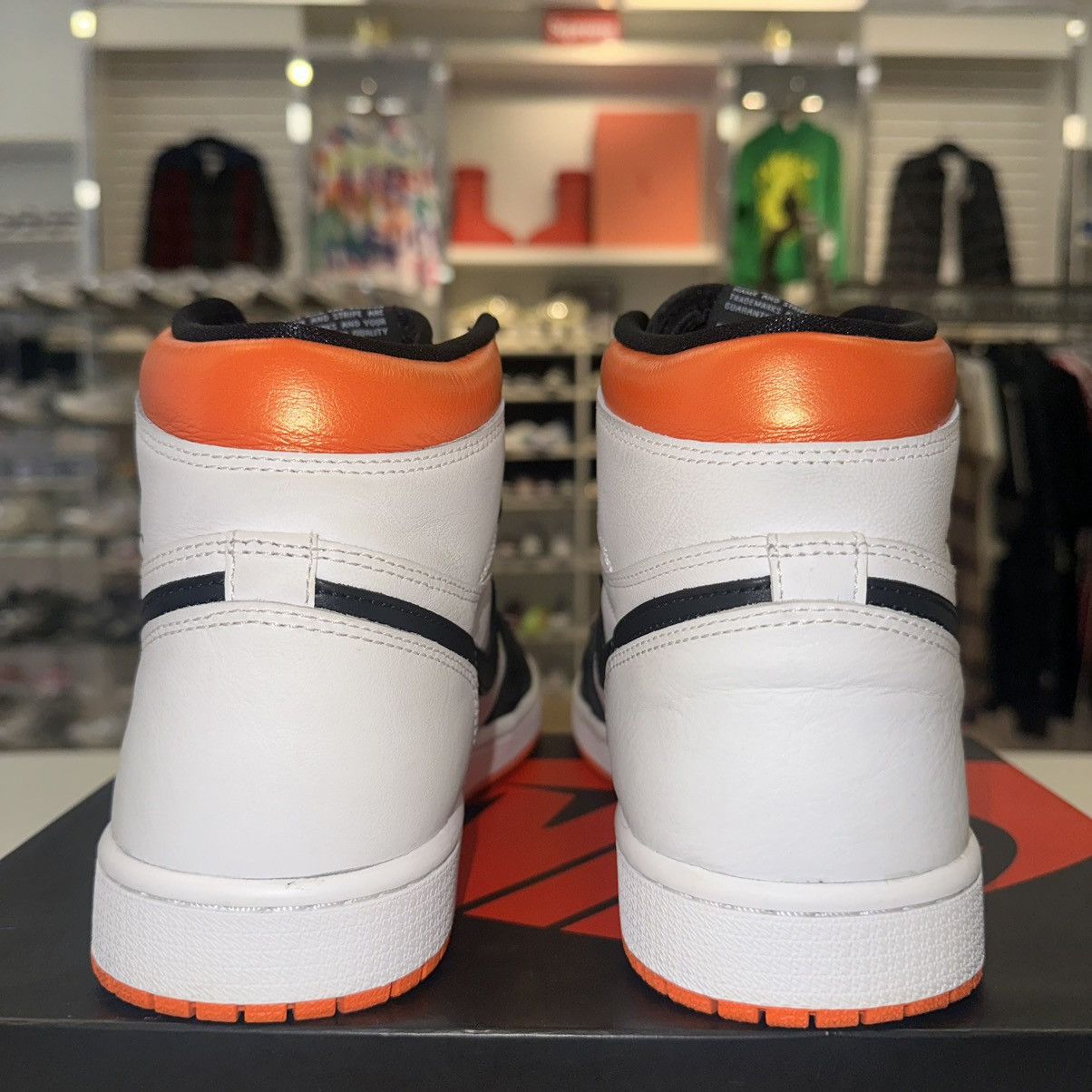 Jordan Brand Size 9.5 - Air Jordan 1 Retro High OG Electro Orange Size US 9.5 / EU 42-43 - 4 Thumbnail