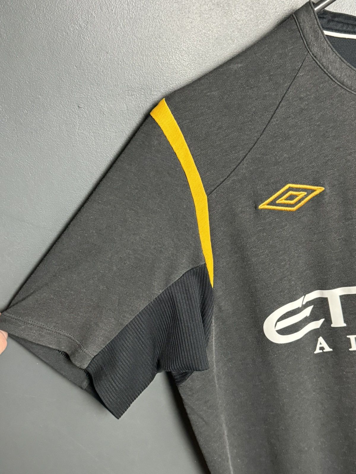Umbro Manchester City 09/10 Away Ireland Football Jersey Size US L / EU 52-54 / 3 - 5 Thumbnail