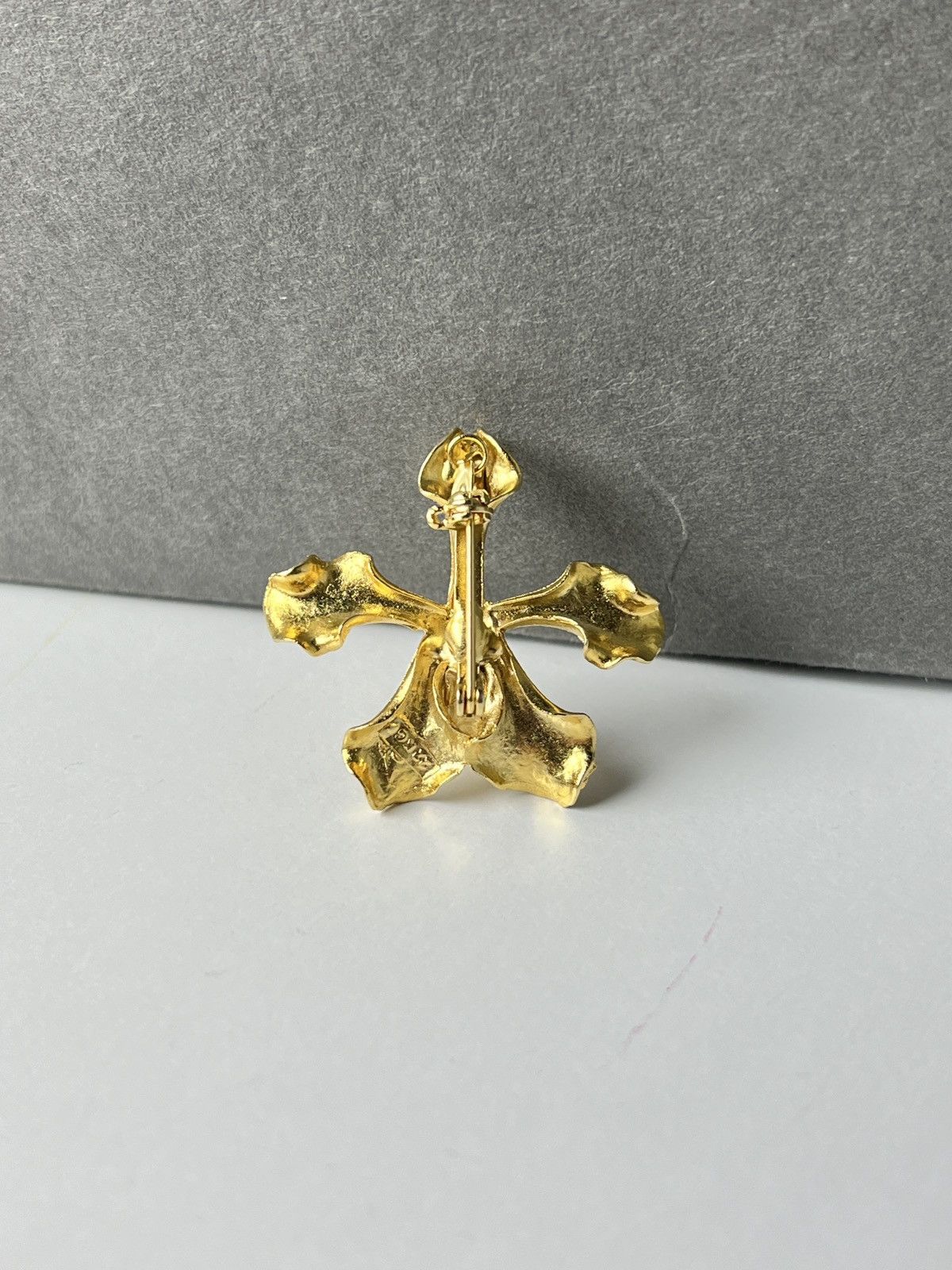 Seditionaries vintage gold plated orchid broche/pendant Size ONE SIZE - 2 Thumbnail