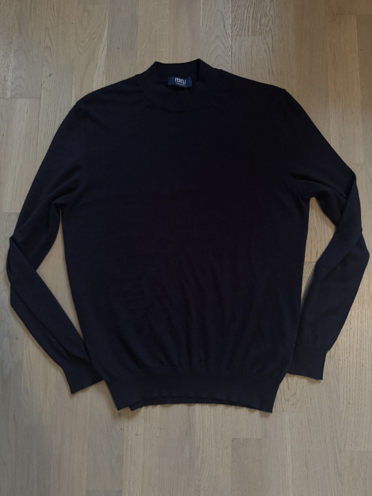 Fedeli FEDELI jumper 54 but FITS SMALLER CHECK PHOTOS FOR TAPE SIZE Size US L / EU 52-54 / 3 - 3 Thumbnail