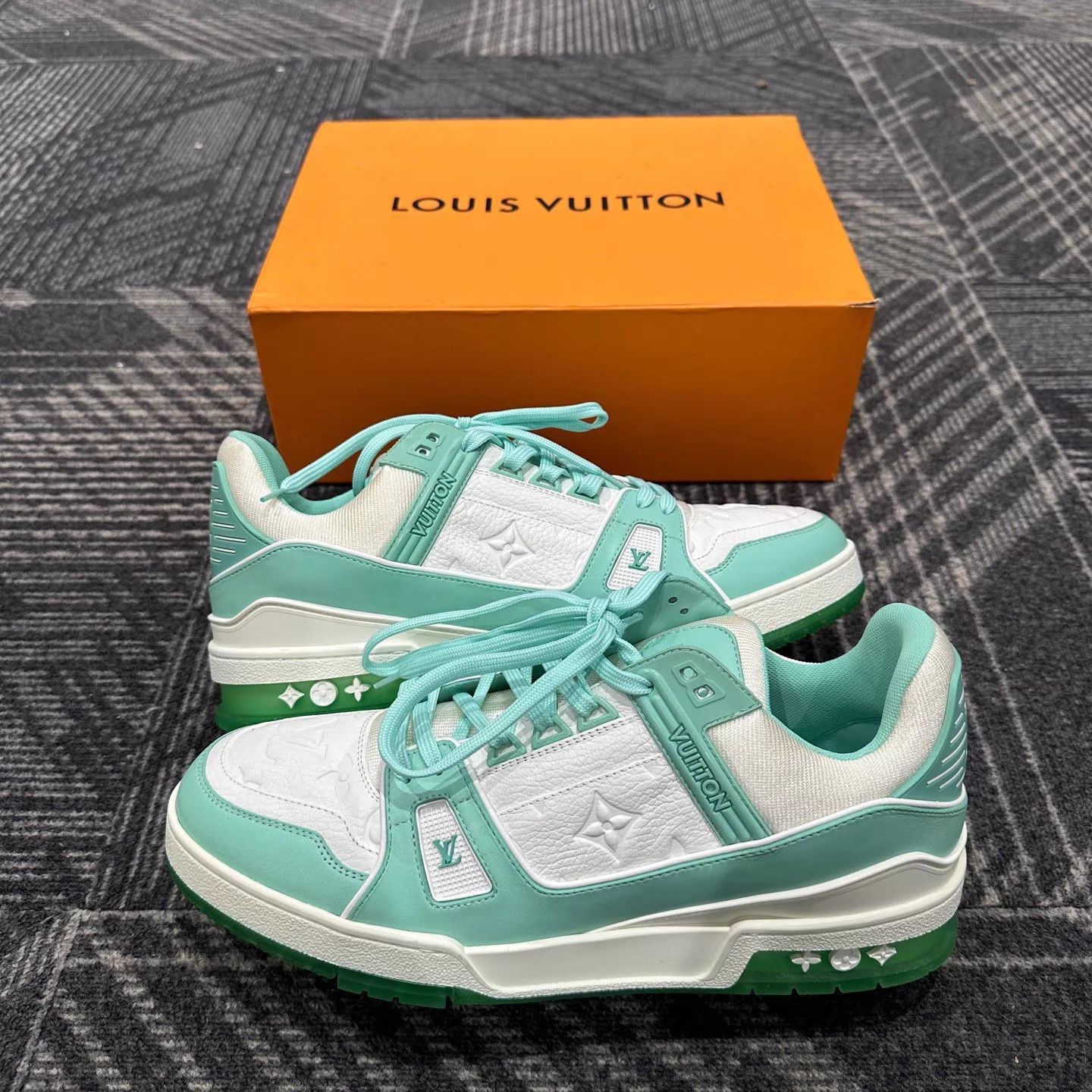 Louis Vuitton LV Trainer Tiffany Green Embossed 42 (New) Size US 9 / EU 42 - 4 Thumbnail