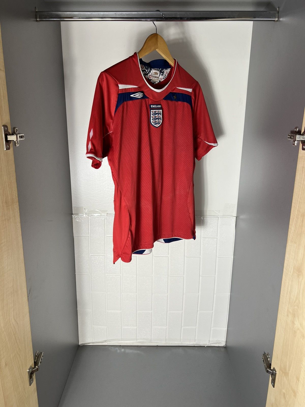 Umbro VINTAGE UMBRO ENGLAND RETRO SOCCER JERSEY MANCHESTER Y2K 90s Size US S / EU 44-46 / 1 - 4 Thumbnail
