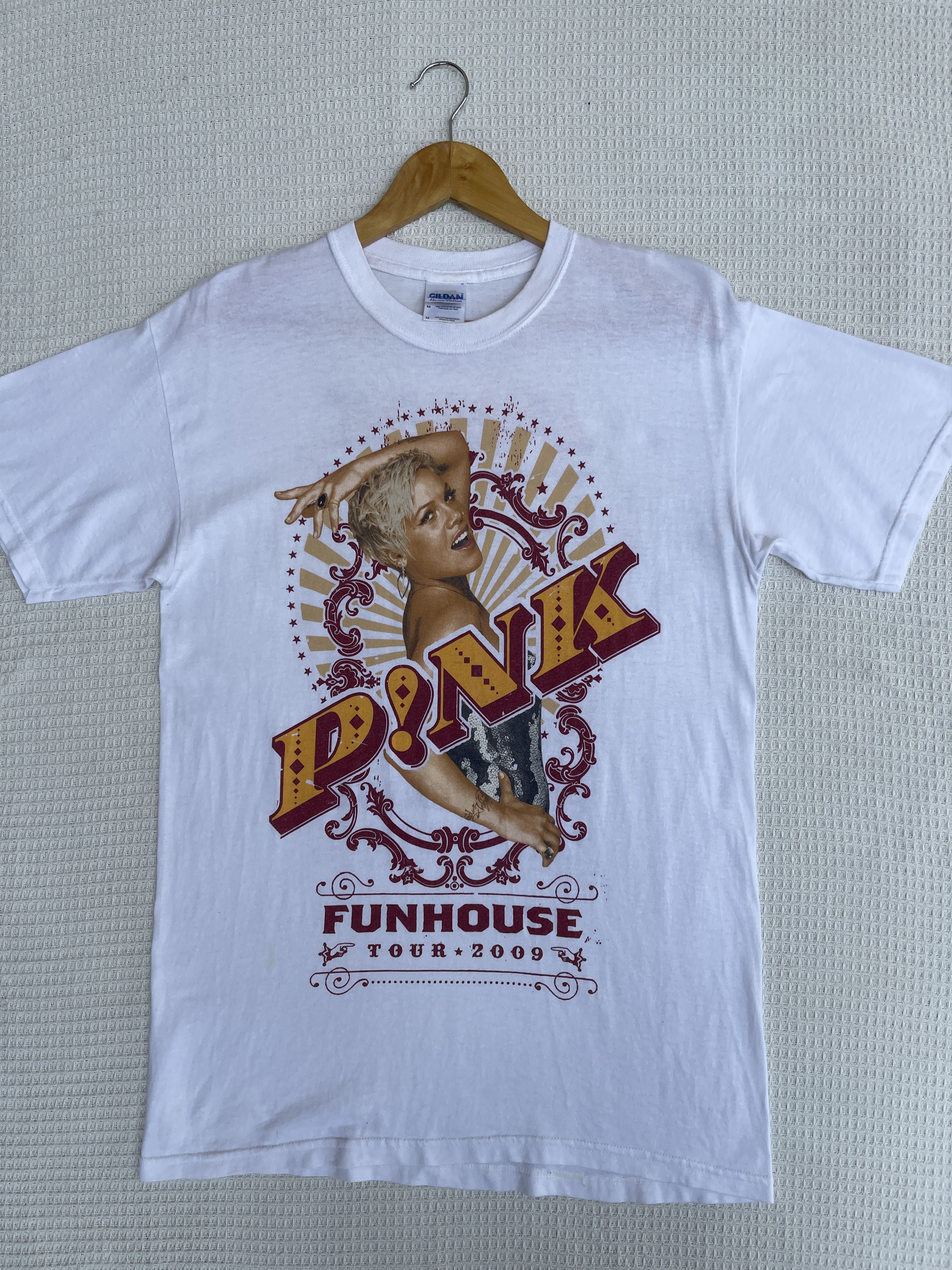 Band Tees × Vintage Last Drop🔥Rare🔥Vintage 00s Pink Funhouse World Tour 2009 Size US M / EU 48-50 / 2 - 9 Thumbnail