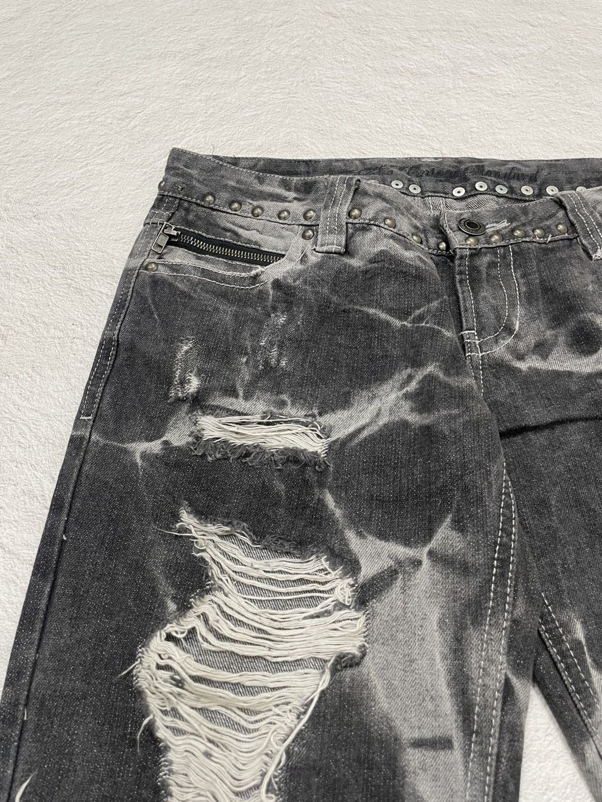Japanese Brand 2000s Ripped Tie-Dye Washed Black Denim Studed Grunge Y2K Size 32" / US 10 / IT 46 - 4 Thumbnail