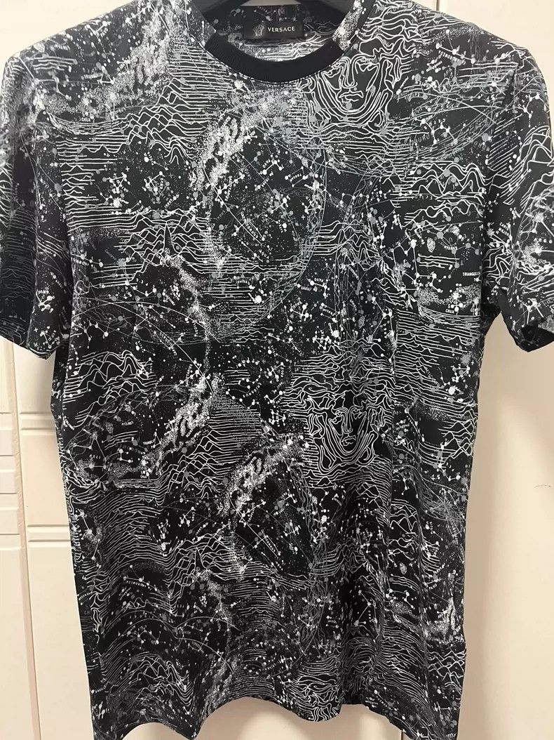 Versace Versace Beautifully patterned short-sleeved T-shirt Size US L / EU 52-54 / 3 - 6 Thumbnail