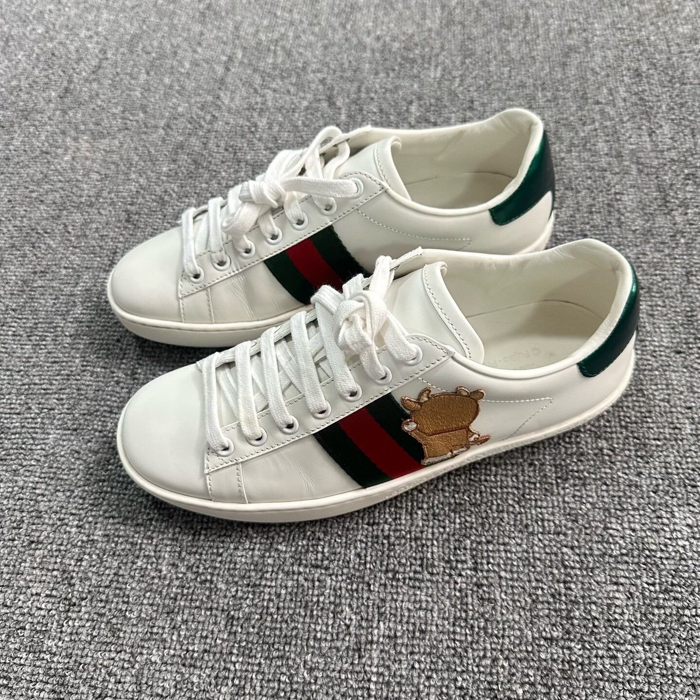 Gucci Gucci Embroidered White Lowtop Sneakers us_6 Women Size US 6 / IT 36 - 1 Thumbnail