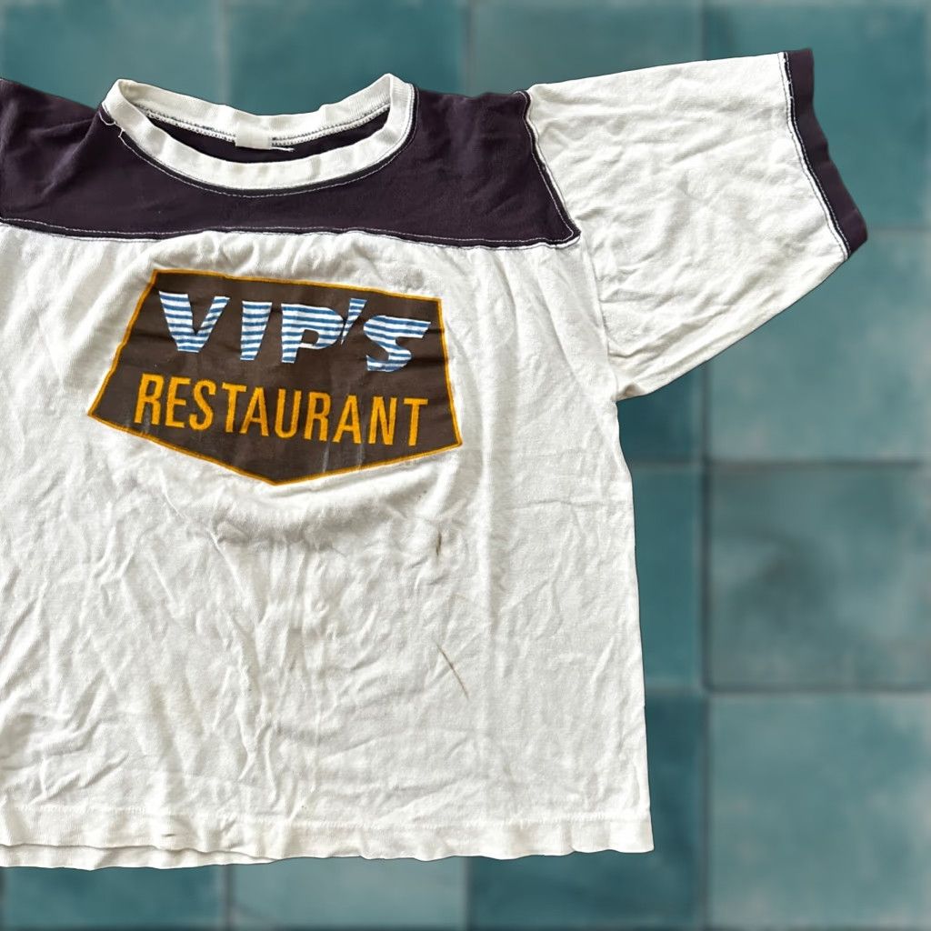 Vintage VINTAGE VIPs Restaurant 1970s T-Shirt 70s #1 Rockabilly Solid White Short Sleeve Crew Neck Men S Graphic Print Vintage 80s 90s Boys Mens Size US S / EU 44-46 / 1 - 1 Thumbnail