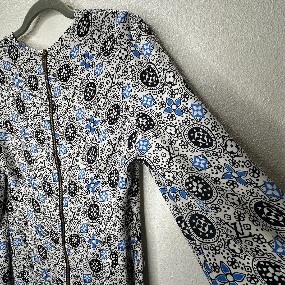 Louis Vuitton Louis Vuitton Silk Belted Midi White Black Blue 42 / 10 Size L / US 10 / IT 46 - 12 Thumbnail