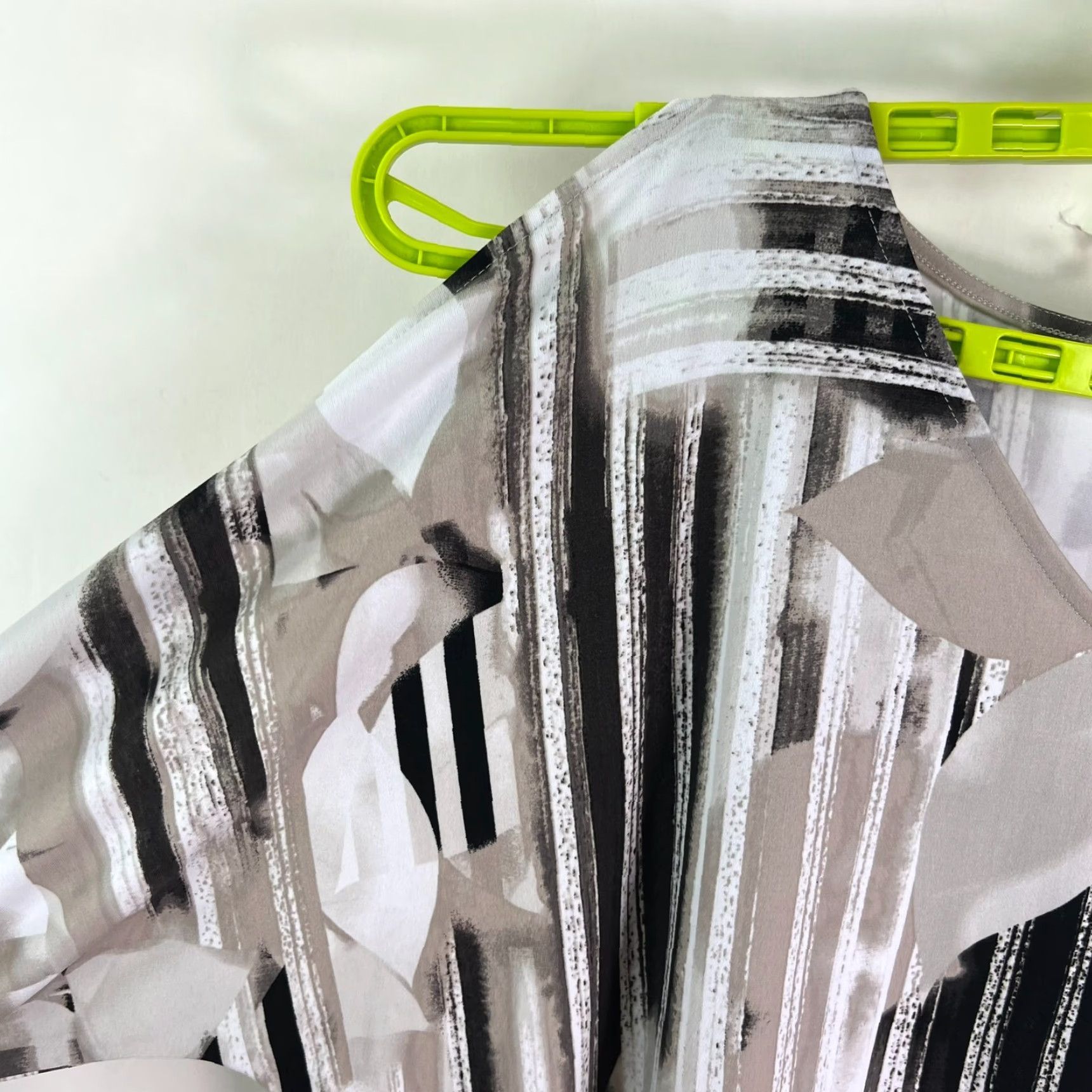 Vintage Chico's Dress Womens Size 3 Midi Beige/Black/White Cold Shoulder Geometric Chiffon 3/4 Sleeve Cocktail Workwear Size XS / US 0-2 / IT 36-38 - 2 Thumbnail