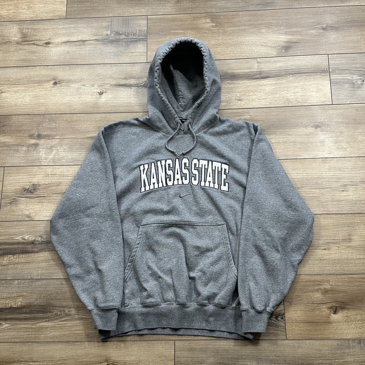 Nike Vintage 2000s Nike Team Kansas State Center Swoosh Hoodie Size US L / EU 52-54 / 3 - 1 Thumbnail
