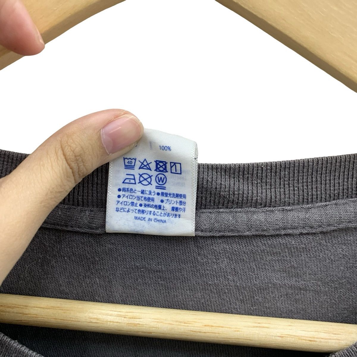 Vintage Vintage Japanese Streetwear Graphic Minimal Logo Tee Size US L / EU 52-54 / 3 - 11 Thumbnail