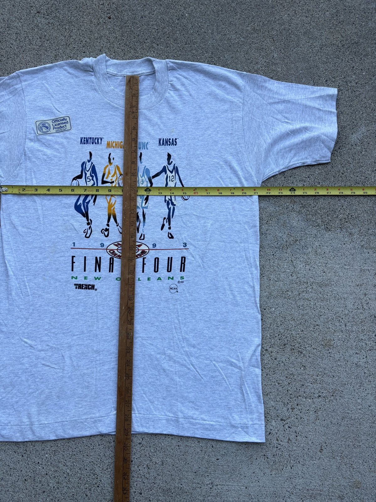 NCAA Vintage 1993 Trench NCAA Final Four Tournament T-Shirt Sz. L Size US XL / EU 56 / 4 - 7 Thumbnail