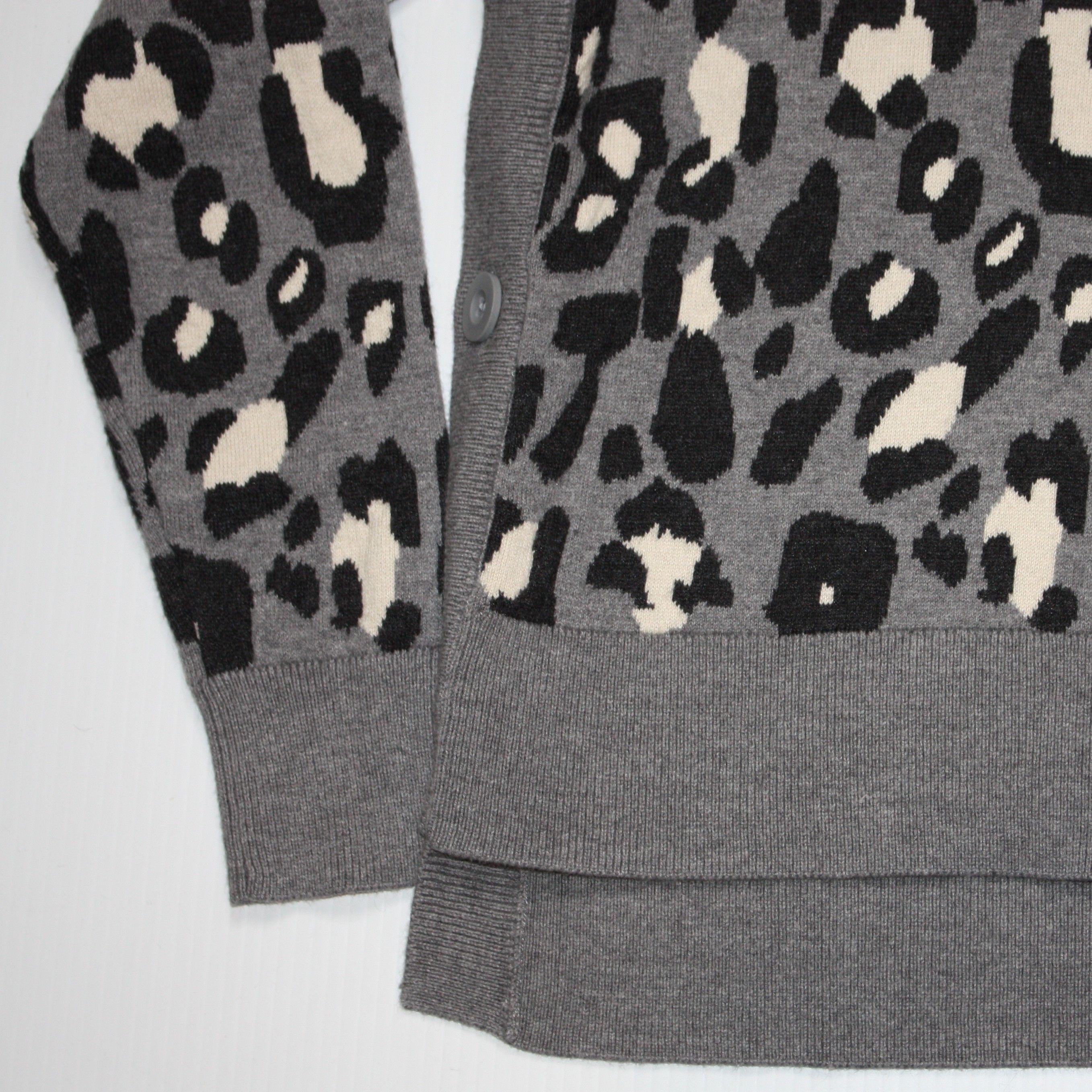 Other Stella & Dot The Side Button Sweater in Gray Leopard Print Size M / US 6-8 / IT 42-44 - 7 Thumbnail
