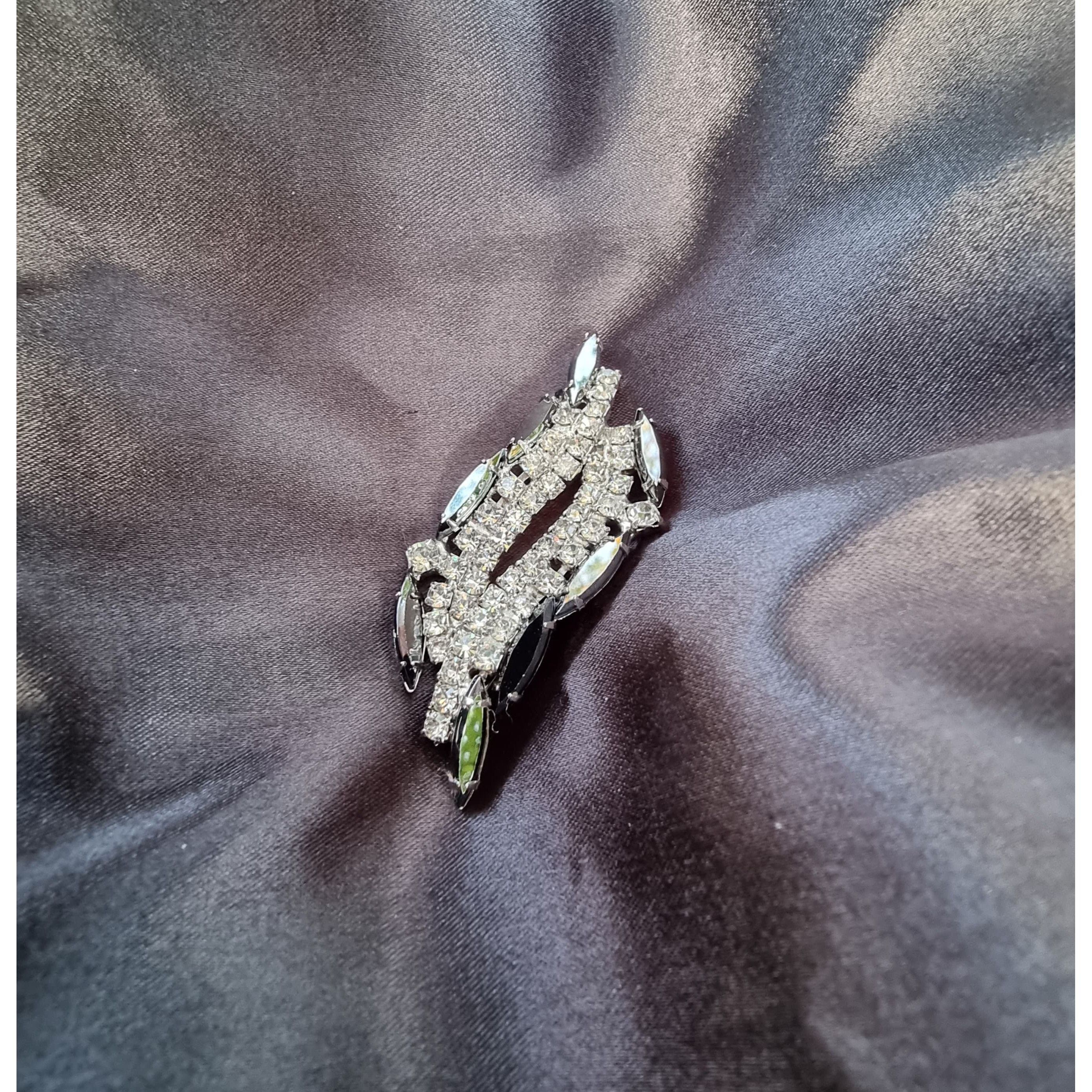 Vintage Vintage Brooch Pin Fancy Navette Black and White Rhinestones Size ONE SIZE - 4 Thumbnail