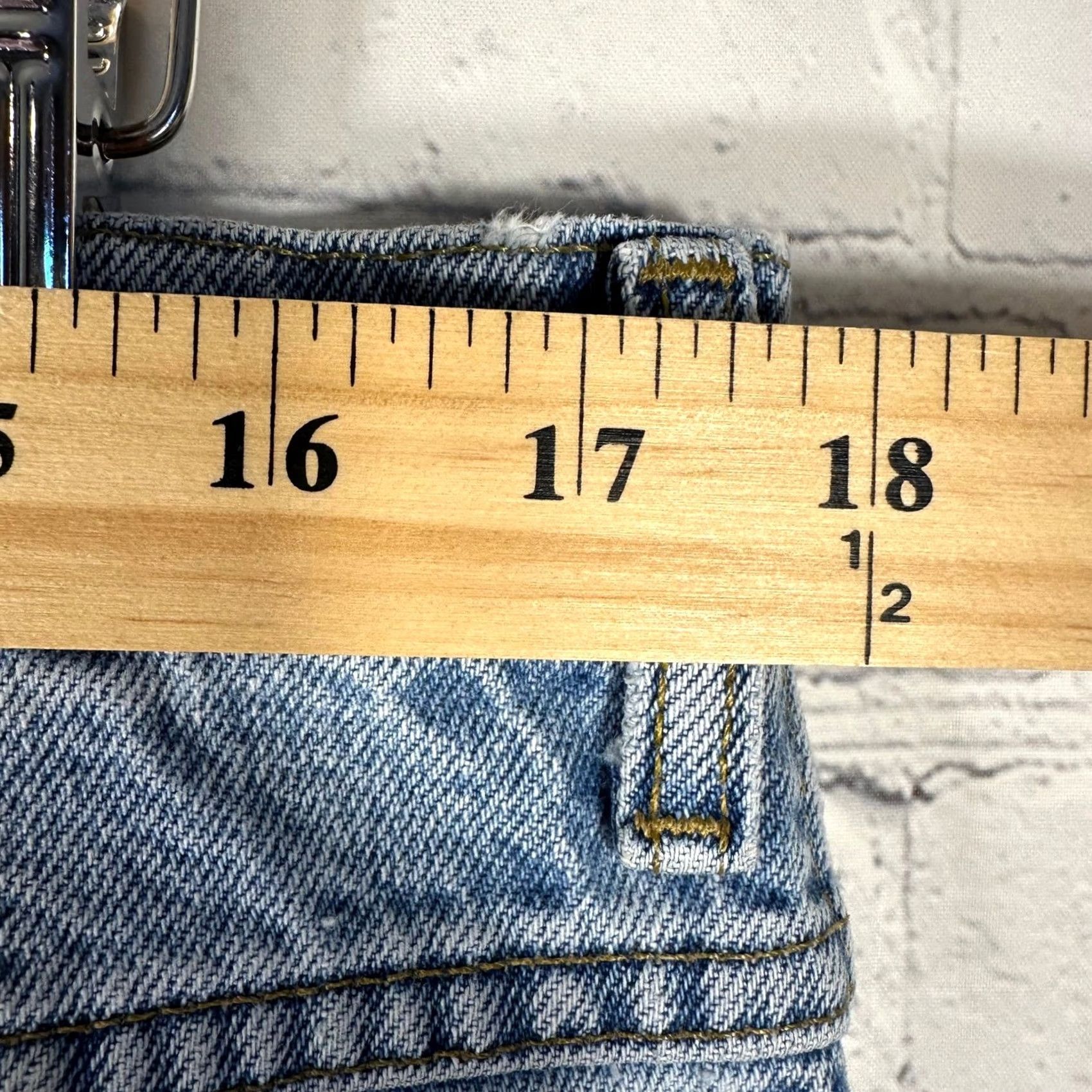 Carhartt VINTAGE Carhartt B17 DST Jeans Light Wash 38x30 USA Relaxed Tapered Leg 5-Pocket Mens Denim Blue 90s Size US 38 / EU 54 - 5 Thumbnail
