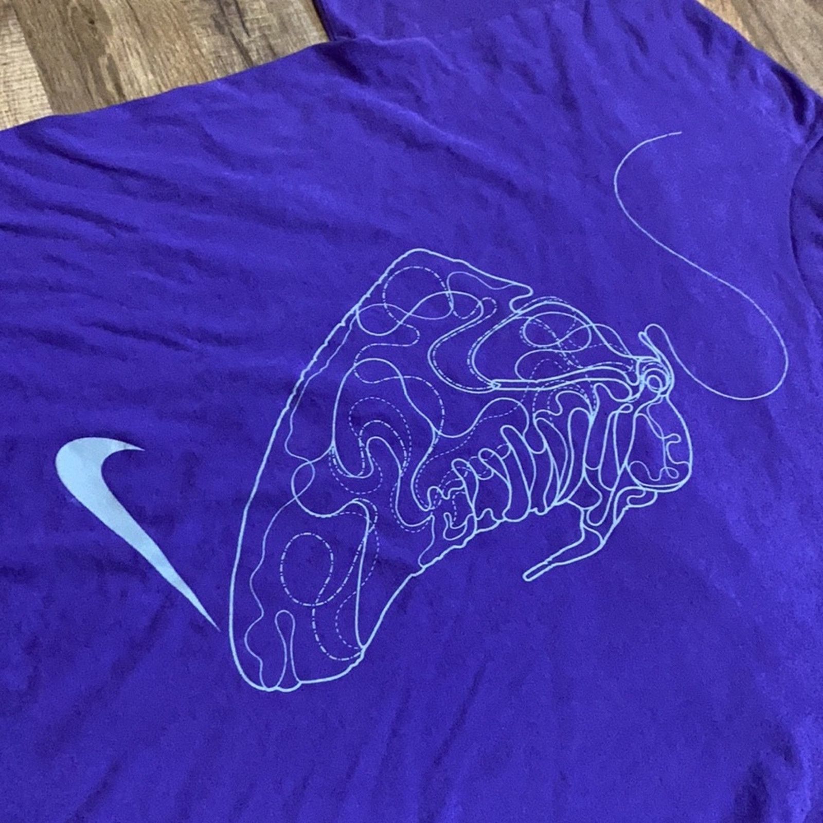 Nike 2011 Nike Center Swoosh Sneaker Short Sleeve Size US L / EU 52-54 / 3 - 2 Thumbnail
