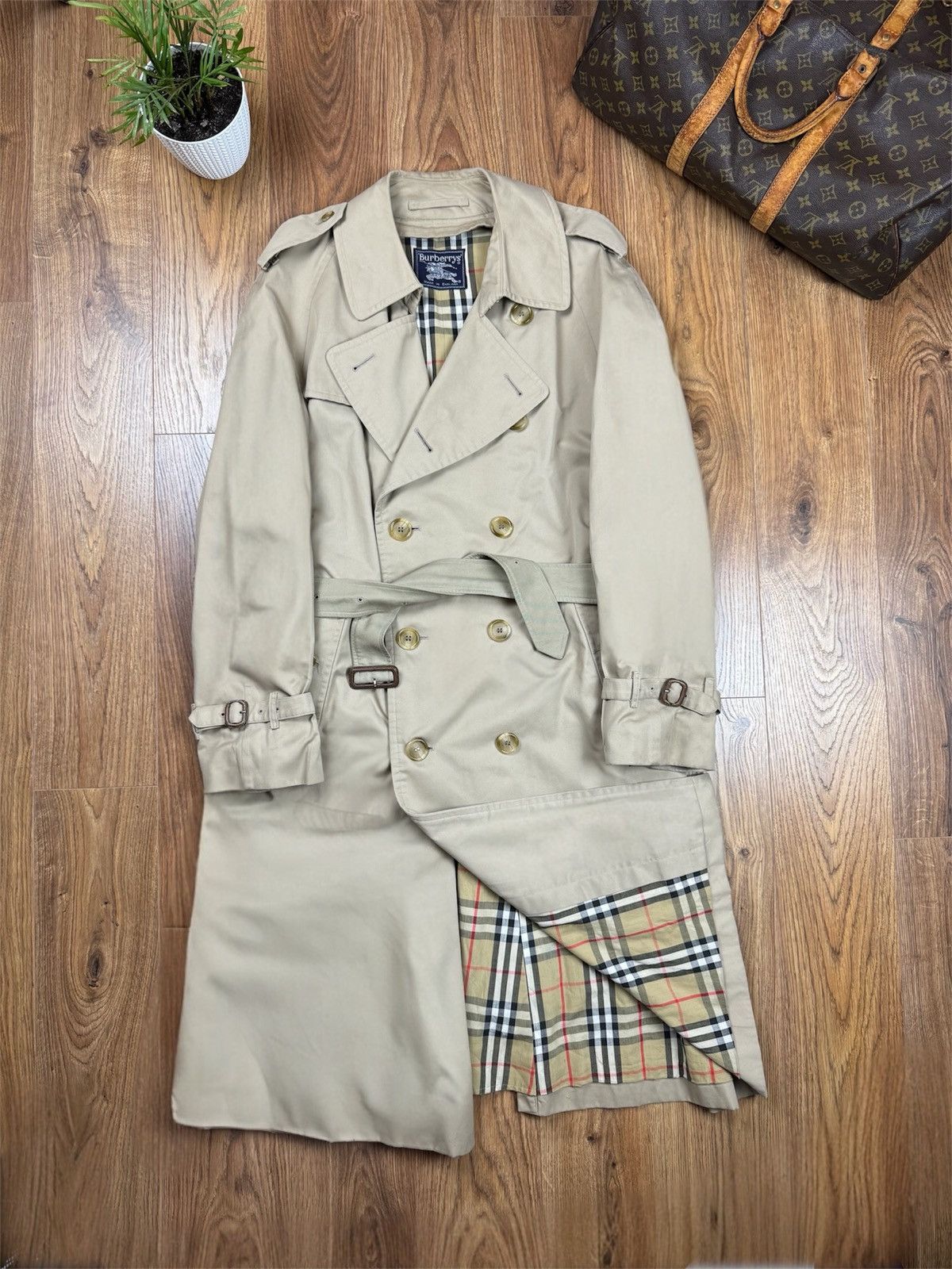 Burberry Vintage trench coat Burberry original luxury streetwear item Size US XL / EU 56 / 4 - 1 Thumbnail