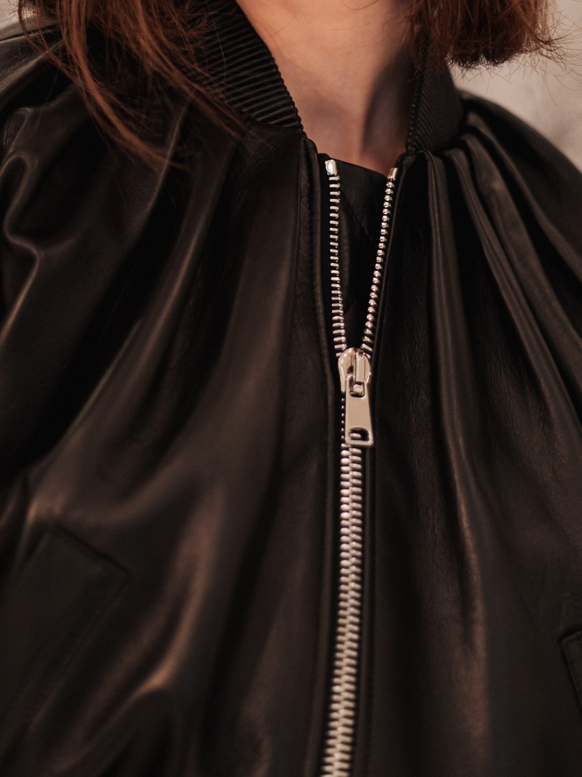 Alexander McQueen o1srvl11e0326 Leather Rouched Bomber Jacket in Black Size XL / US 12-14 / IT 48-50 - 4 Thumbnail