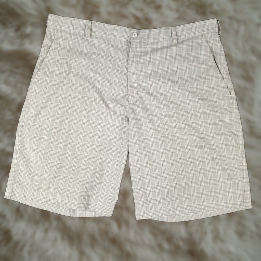 Nike Nike Shorts Mens 40 Gray Plaid Swoosh Dri Fit Chino Flat Front Casual Golf 30 White? Size US 40 / EU 56 - 1 Thumbnail