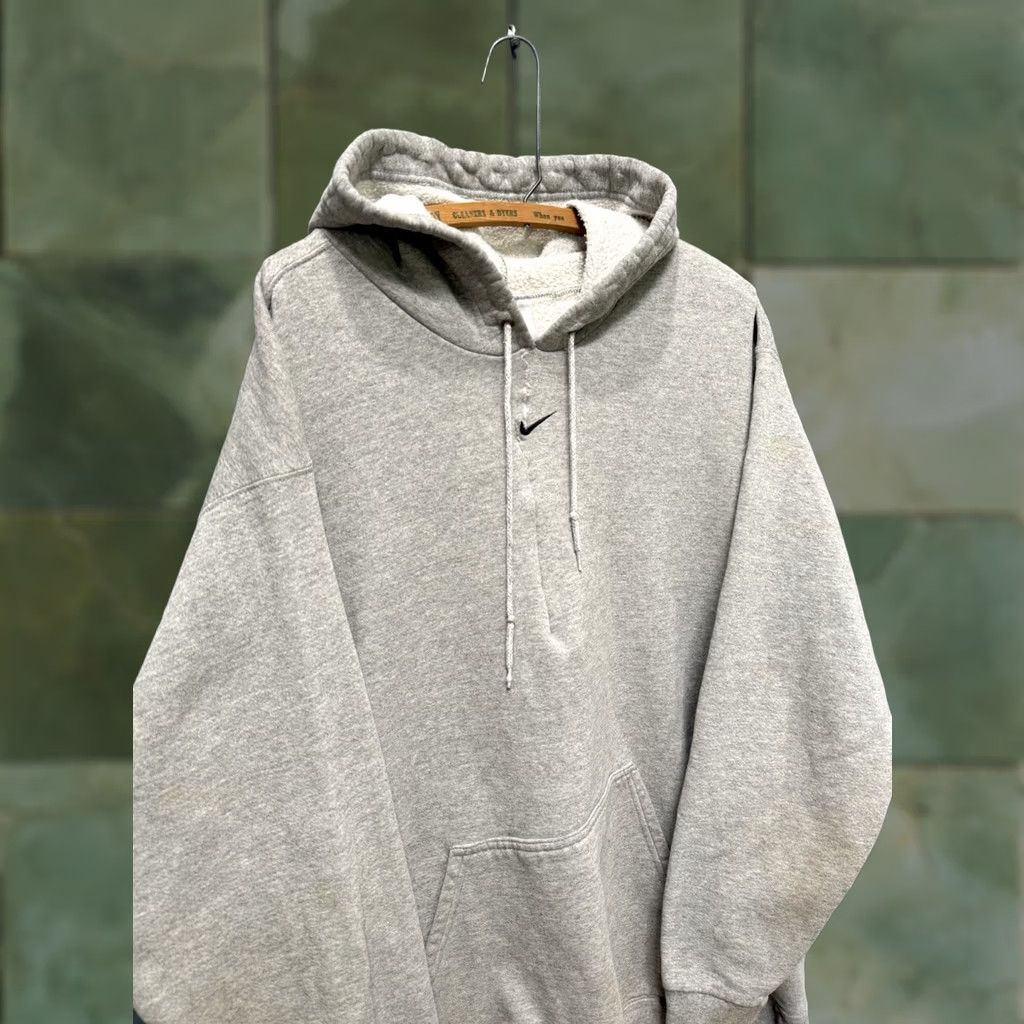 Nike VINTAGE Nike Hoodie Gray Check Swoosh 2XL Men’s Size US XXL / EU 58 / 5 - 1 Thumbnail