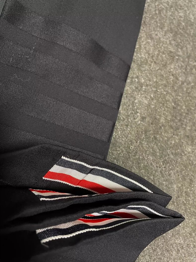 Thom Browne Thom BrowneDark four bars black suit 2503-Nextarrow Size 25" / US 0 / IT 36 - 4 Thumbnail