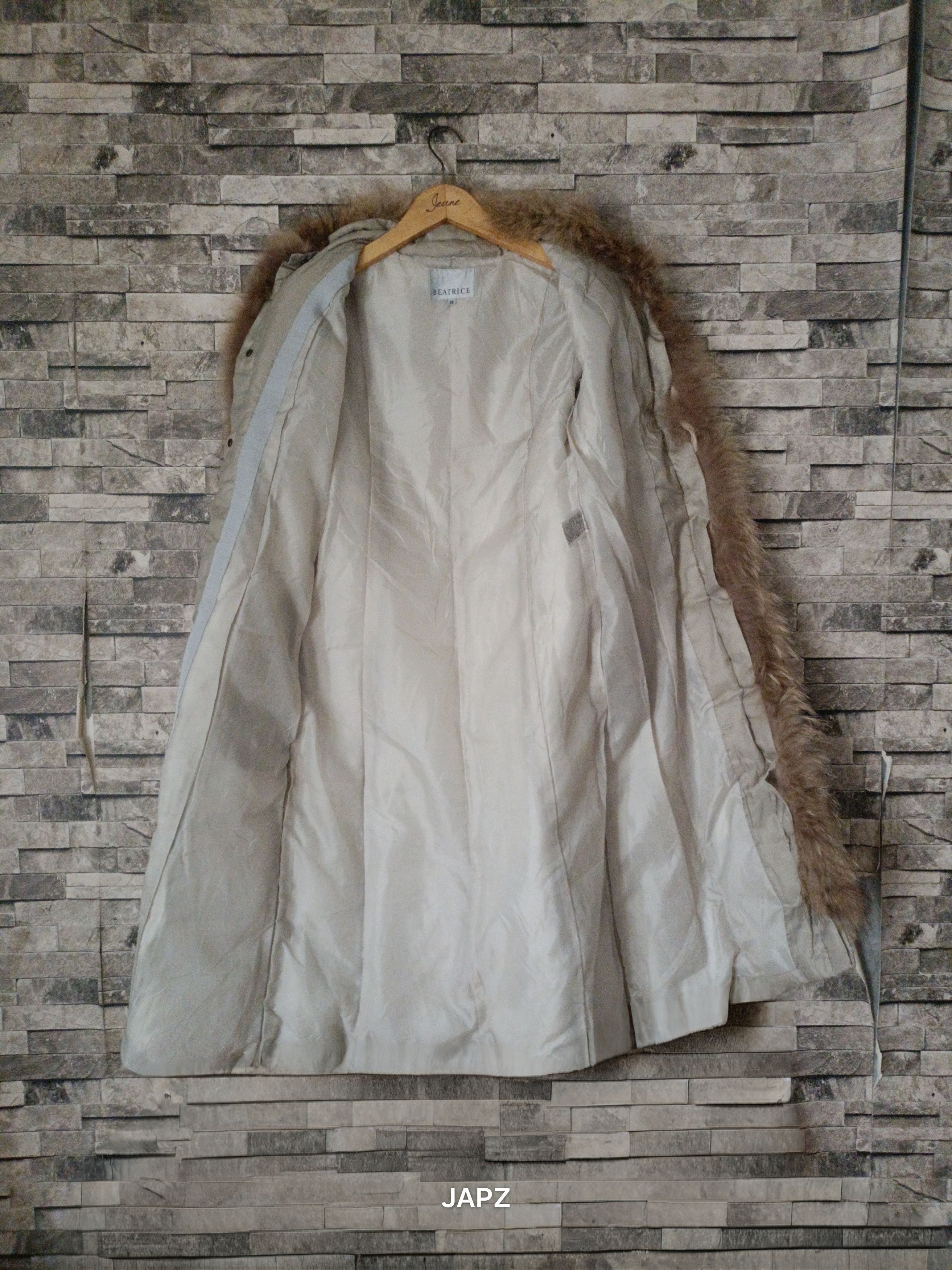 Japanese Brand Beatrice down coat with detachable fur Size XS / US 0-2 / IT 36-38 - 6 Thumbnail