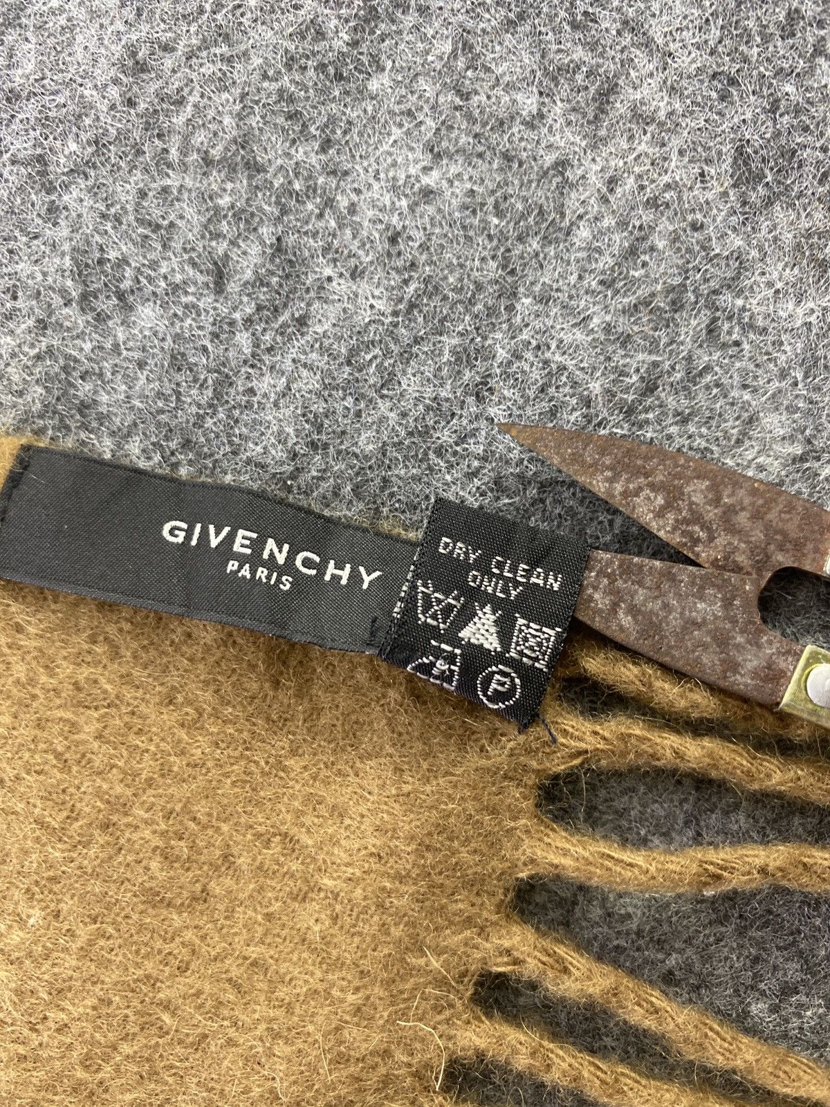 Givenchy Givenchy Scarf / Muffler / Neckwear -T647 Size ONE SIZE - 7 Thumbnail