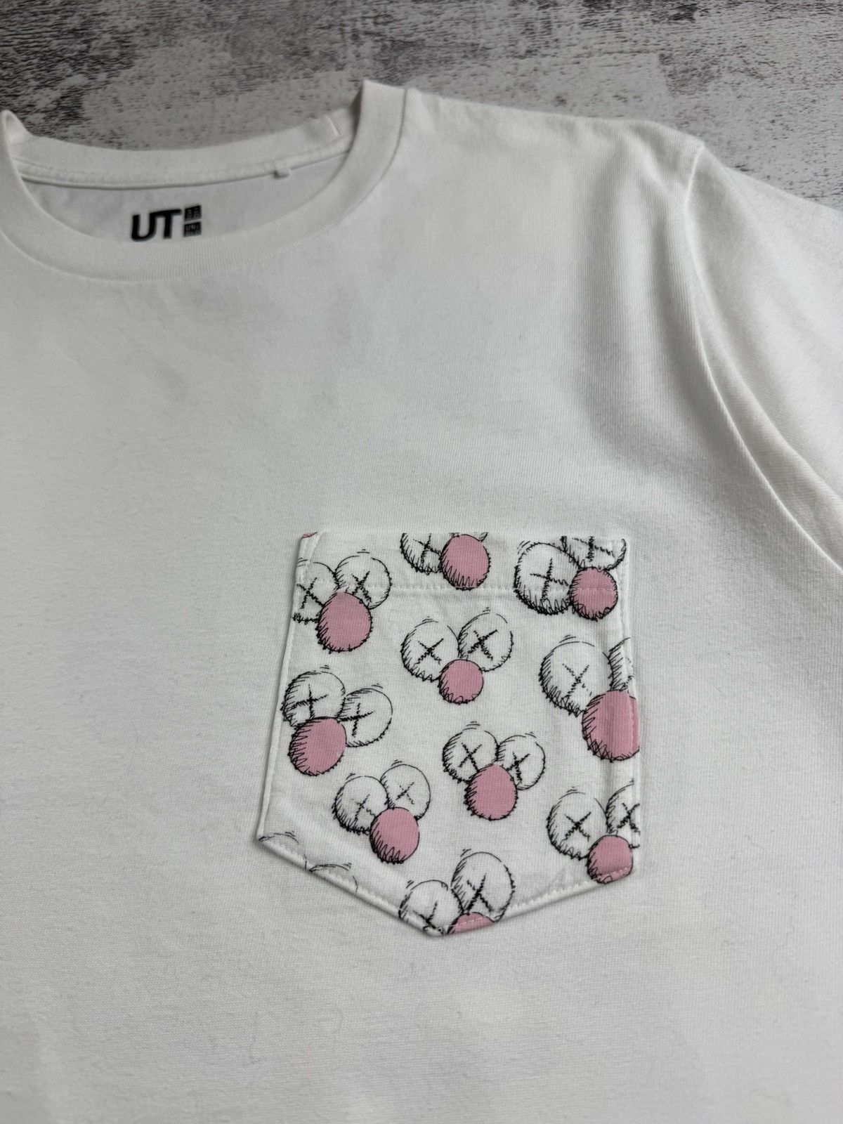 Kaws × Uniqlo KAWS Pocket Pink BFF Designer Small Cotton Jersey T Shirt Size US S / EU 44-46 / 1 - 8 Thumbnail