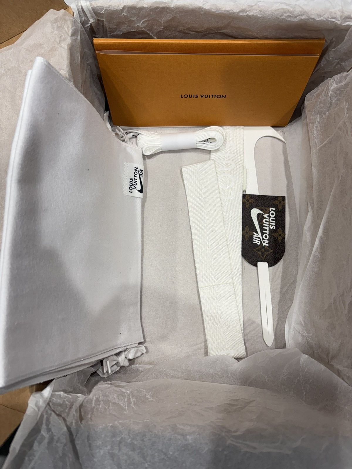 Louis Vuitton Louis Vuitton Nike Air Force One White Size US 7.5 / EU 40-41 - 6 Thumbnail